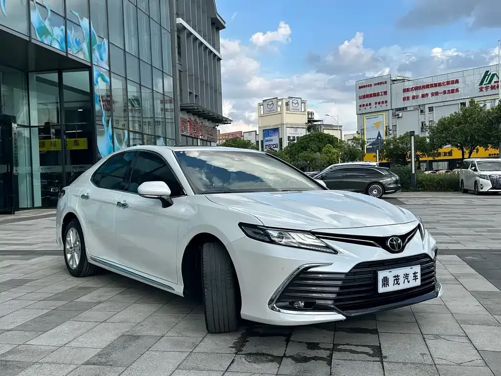 Toyota Camry — фото 6