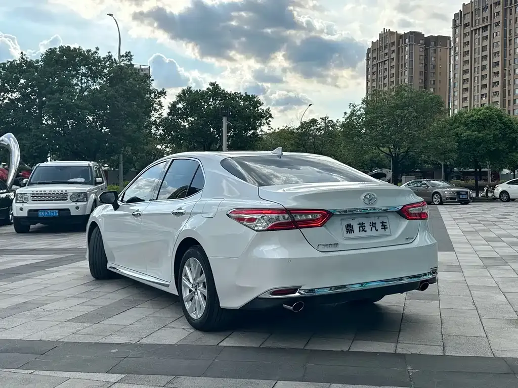 Toyota Camry — фото 8
