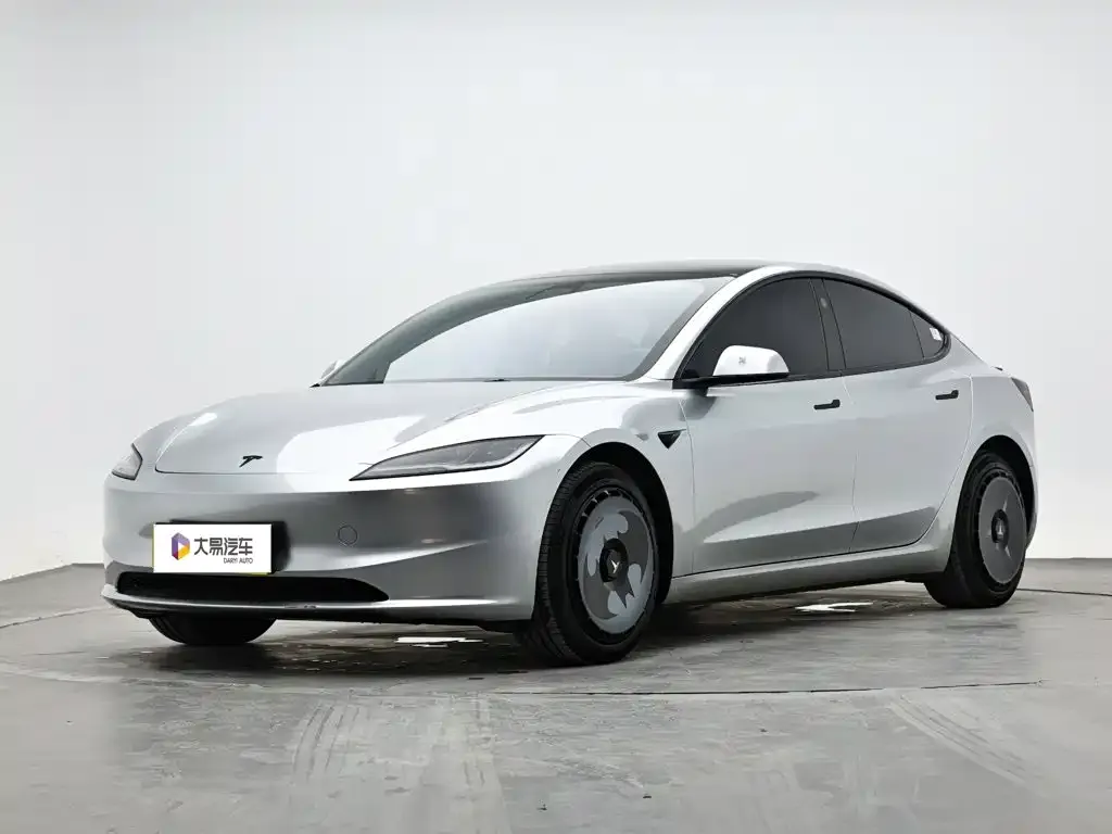 Tesla Model 3 — фото 1