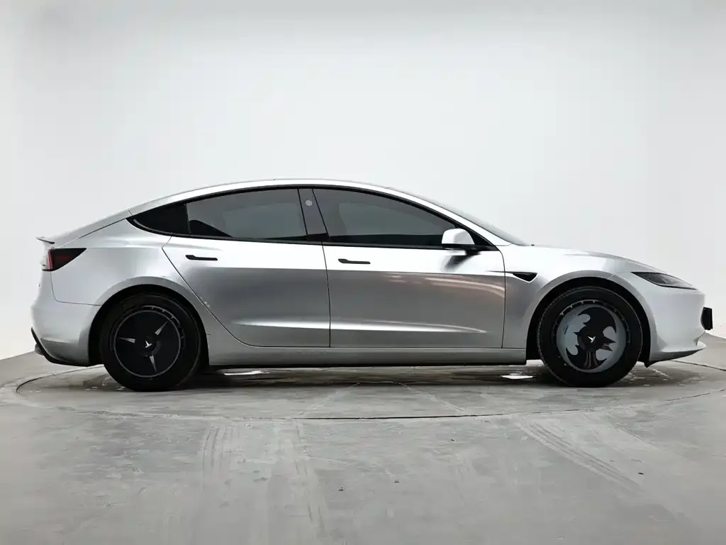 Tesla Model 3 — фото 3