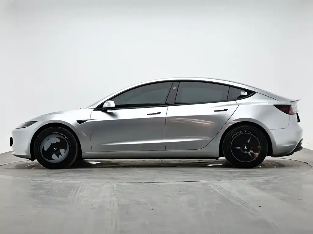 Tesla Model 3 — фото 4