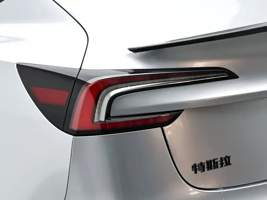 Tesla Model 3 — фото 10