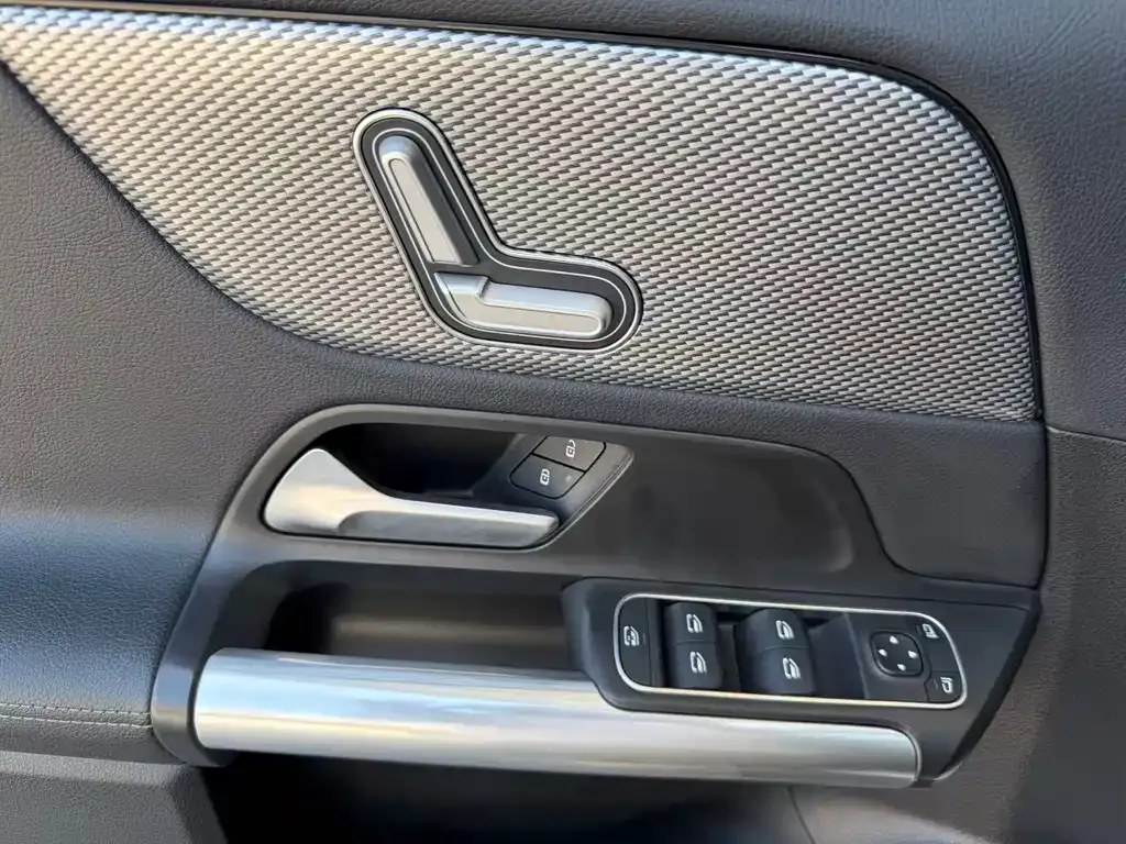 Mercedes-Benz GLA — фото 8