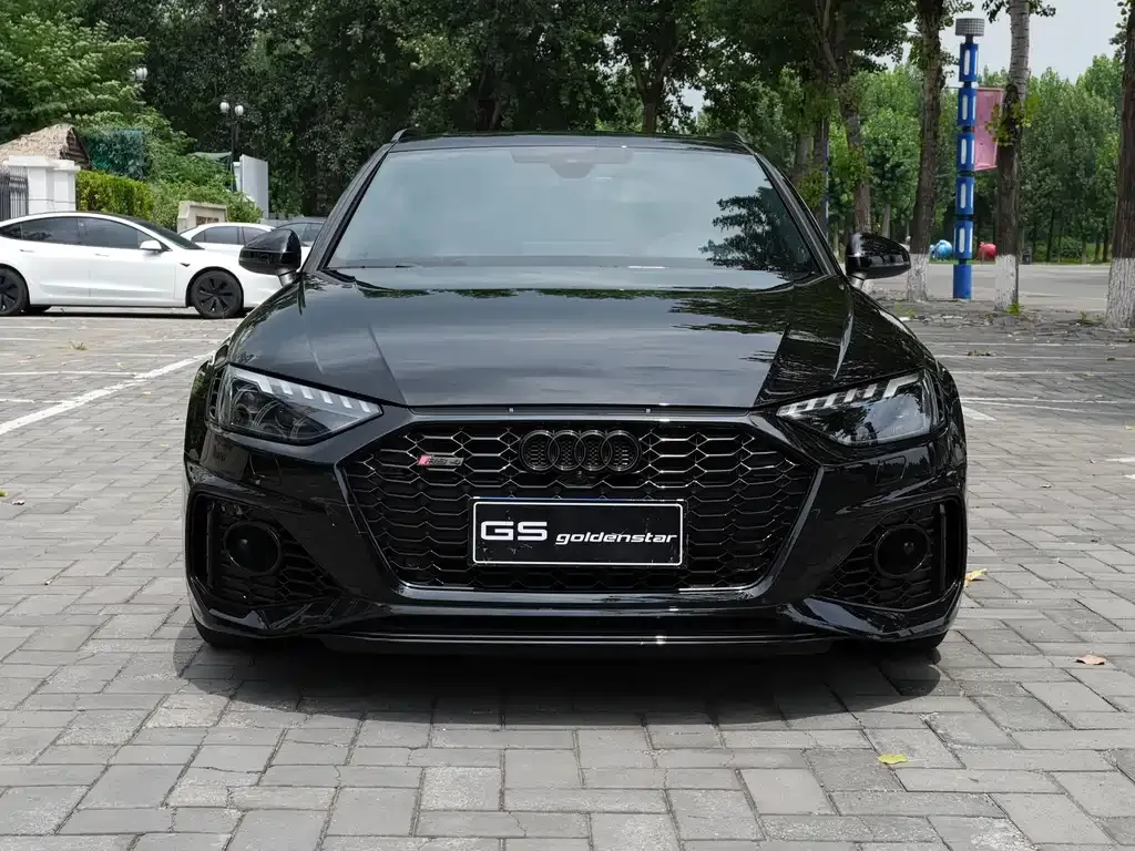 Audi RS 4 — фото 5
