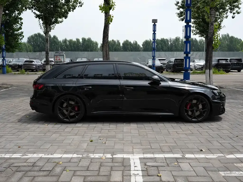 Audi RS 4 — фото 6