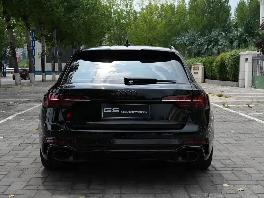 Audi RS 4 — фото 2