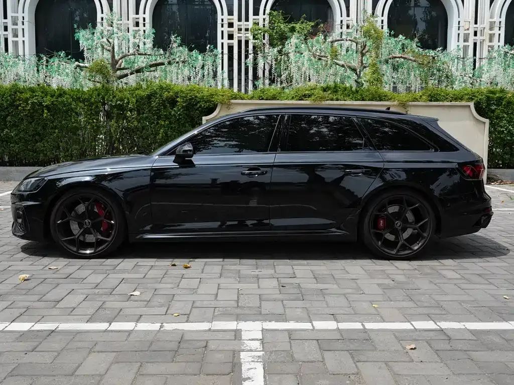 Audi RS 4 — фото 10