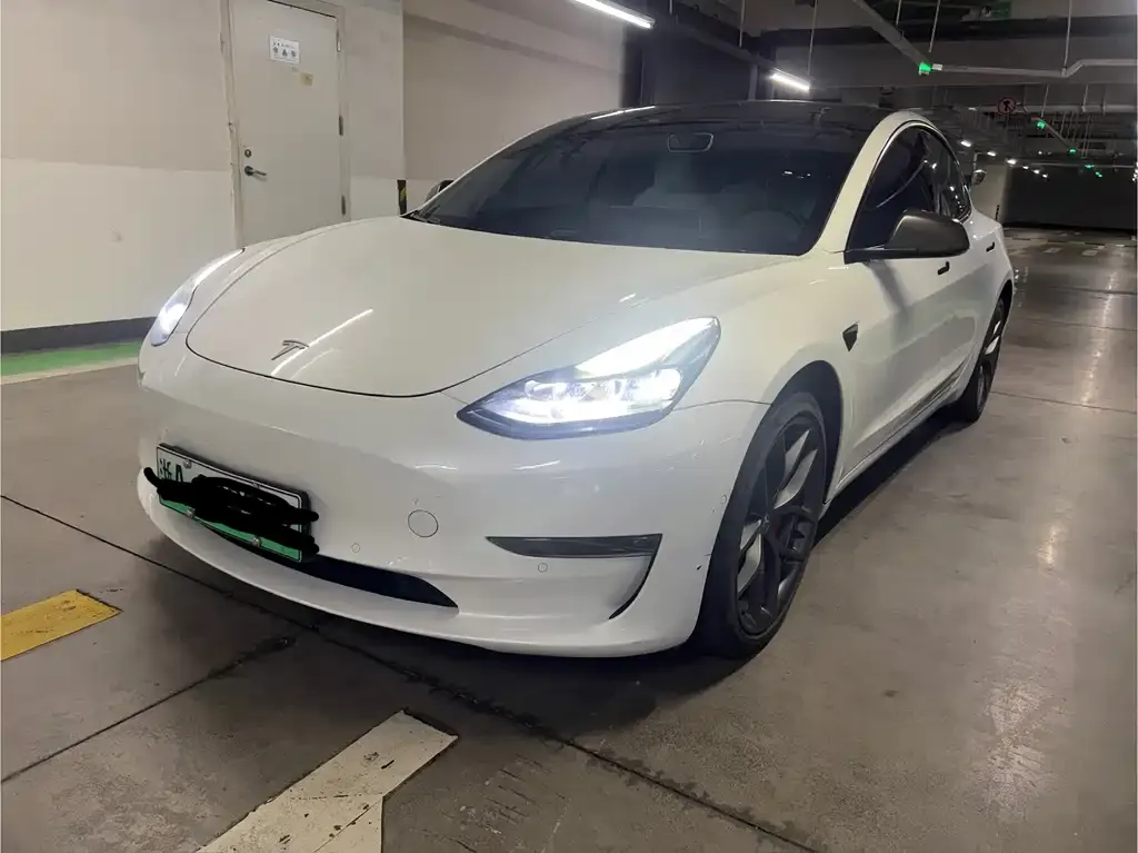 Tesla Model 3 — фото 1