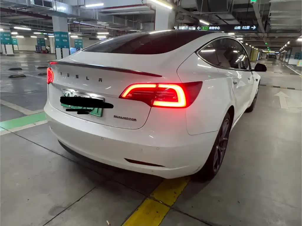 Tesla Model 3 — фото 5