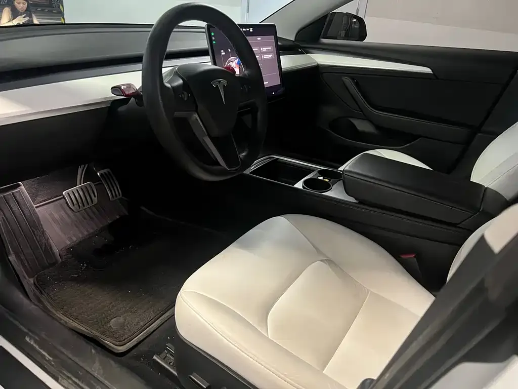 Tesla Model 3 — фото 7