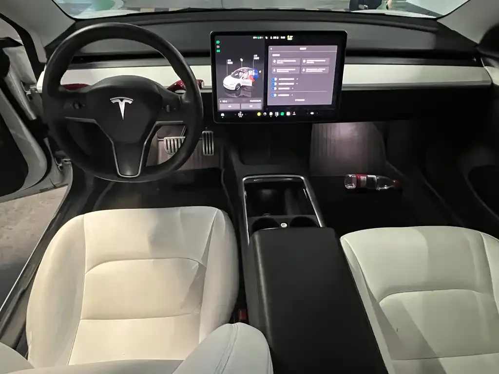 Tesla Model 3 — фото 4