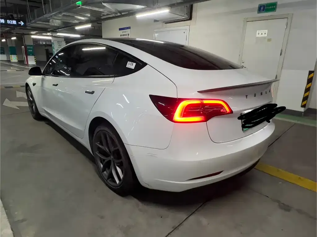 Tesla Model 3 — фото 6