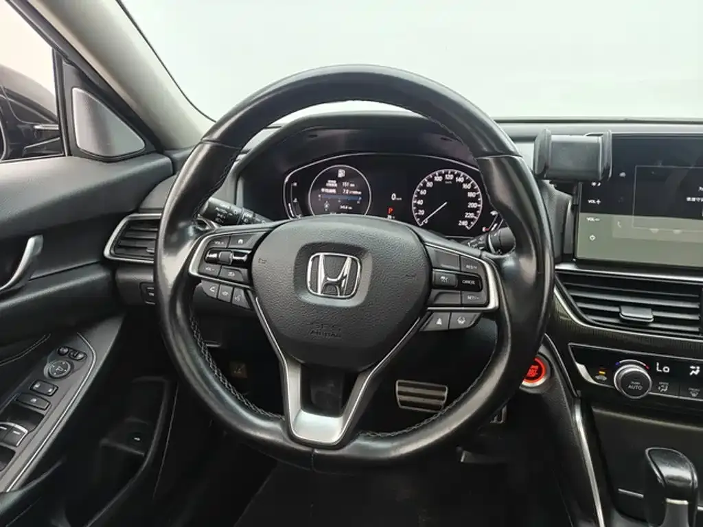 Honda Accord — фото 8