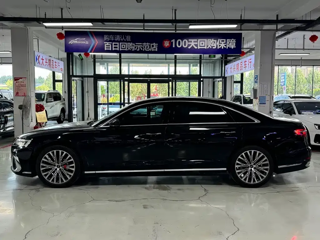 Audi A8 — фото 5