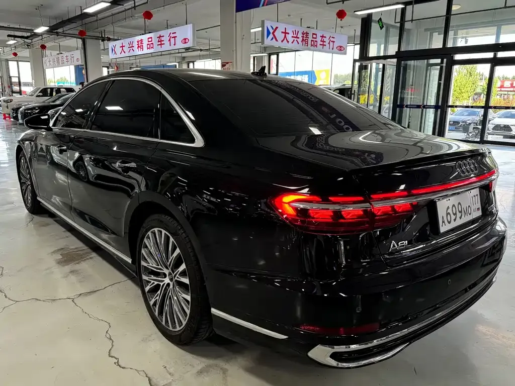 Audi A8 — фото 7