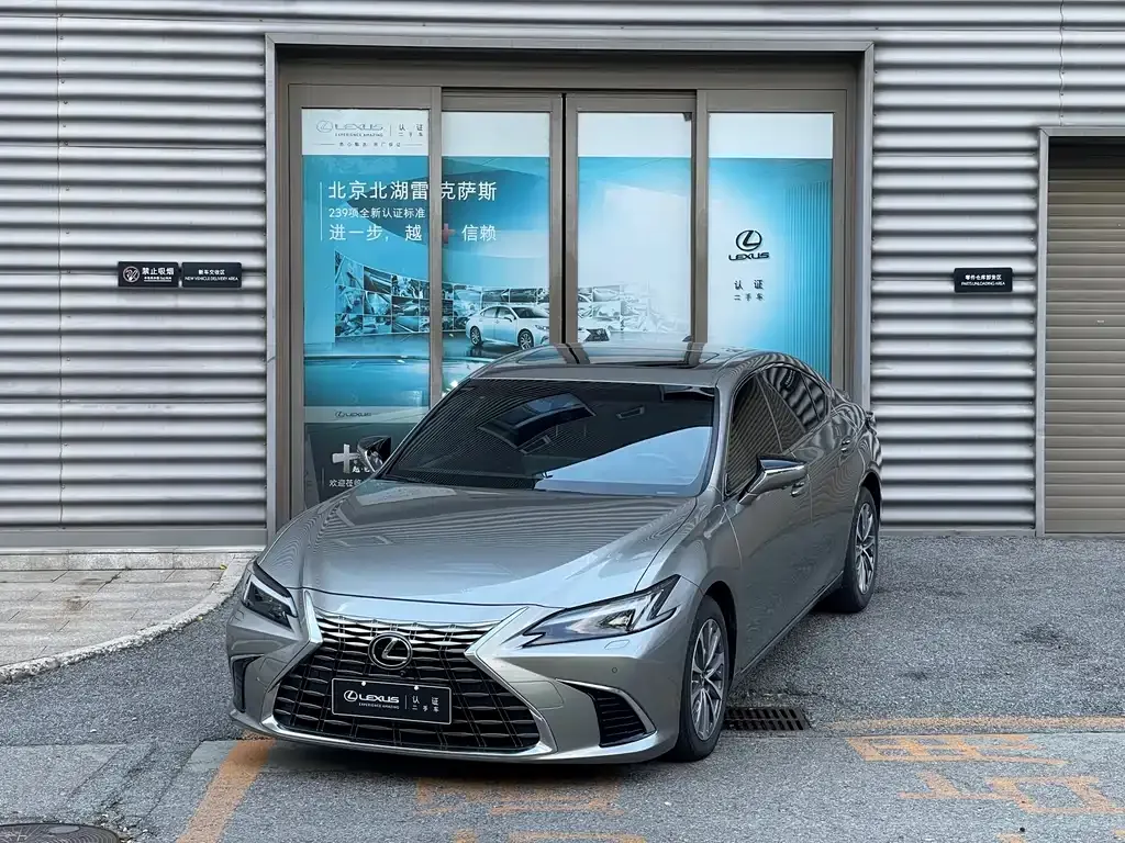 Lexus ES — фото 1