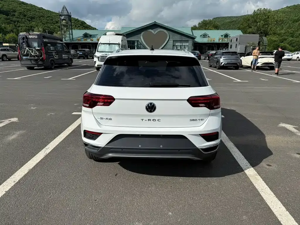 Volkswagen T-Roc — фото 10
