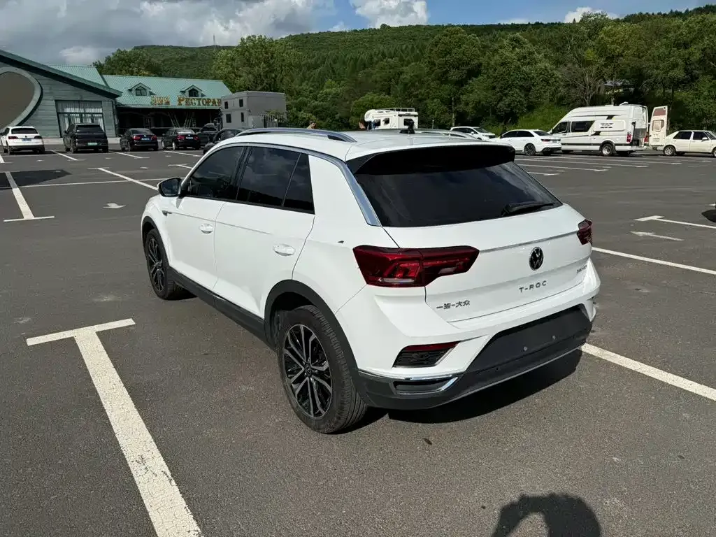 Volkswagen T-Roc — фото 6