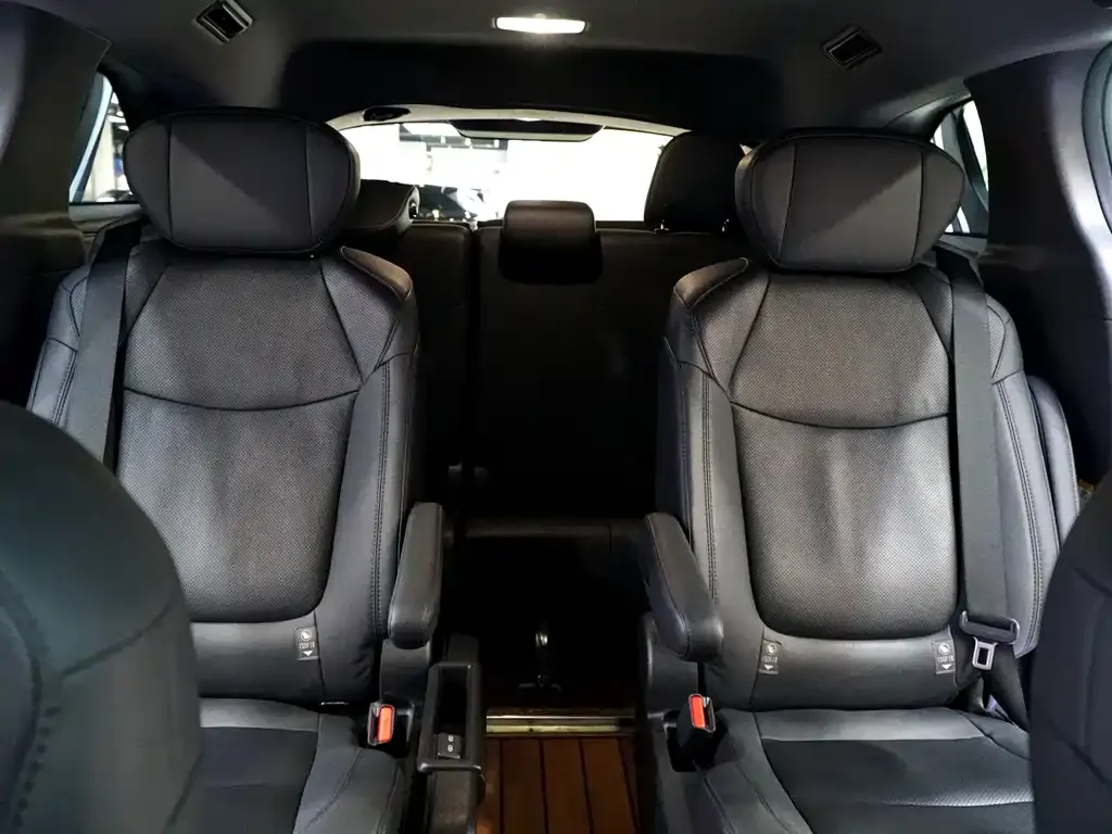 Toyota Sienna — фото 10