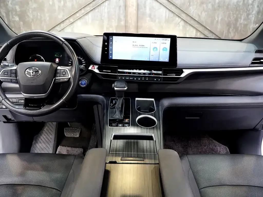 Toyota Sienna — фото 4