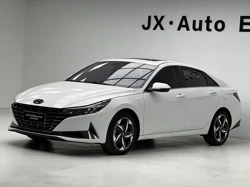 Hyundai Elantra — фото 1