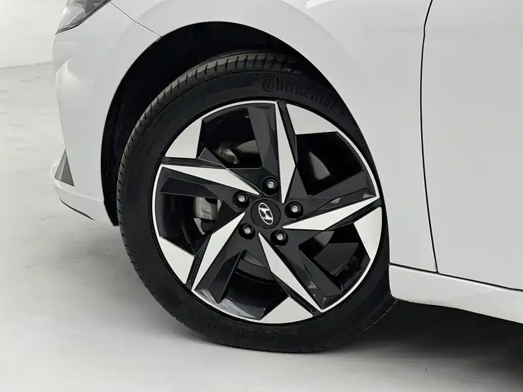 Hyundai Elantra — фото 2