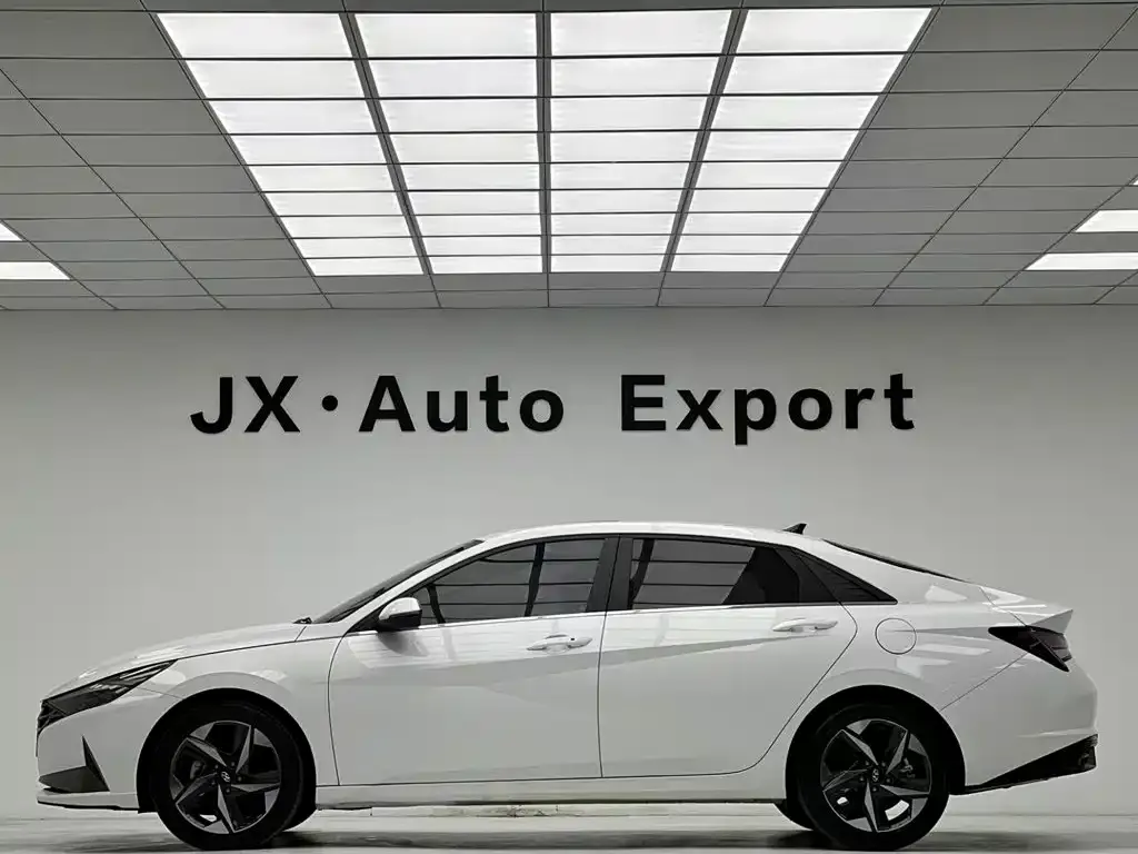 Hyundai Elantra — фото 10