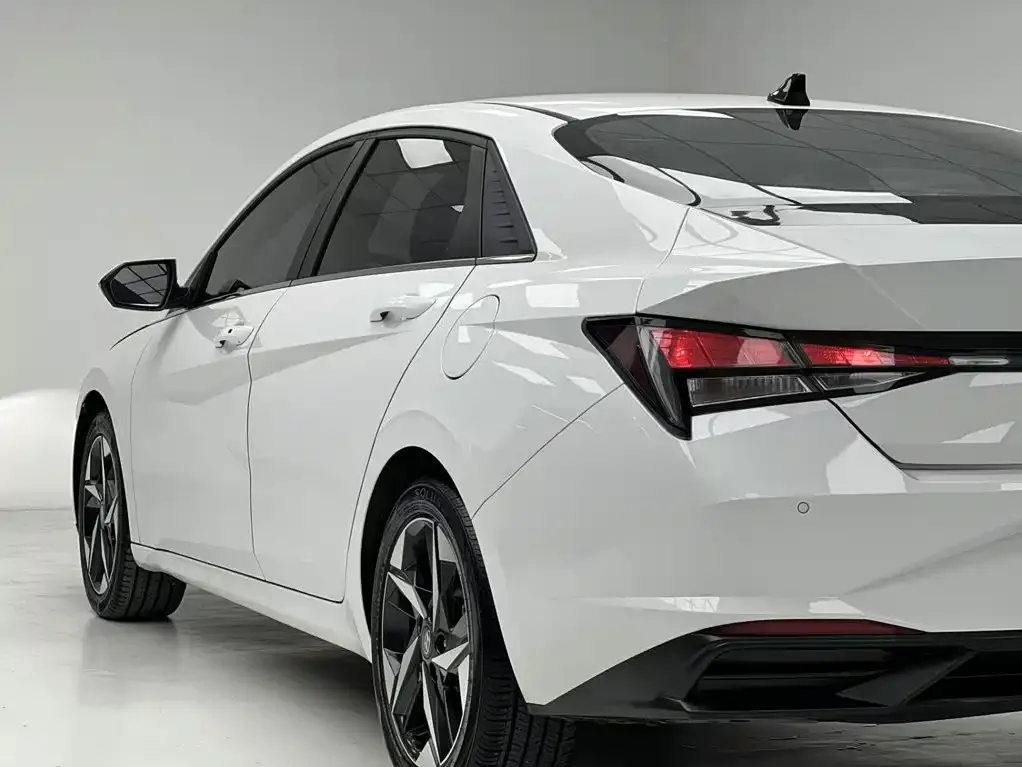 Hyundai Elantra — фото 9