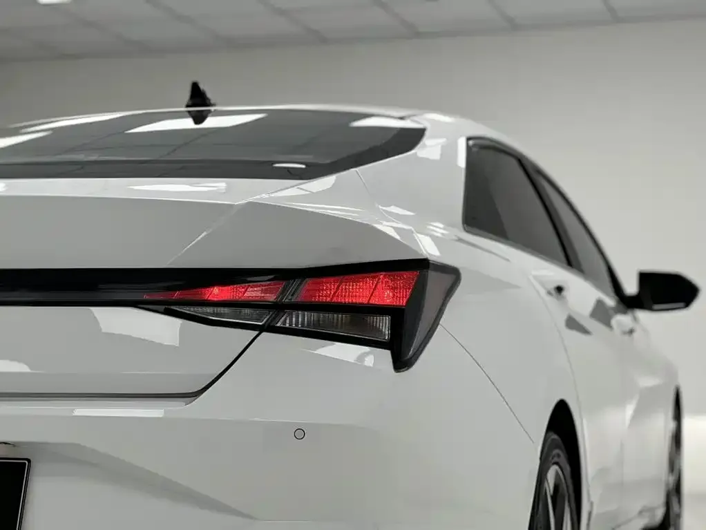 Hyundai Elantra — фото 4