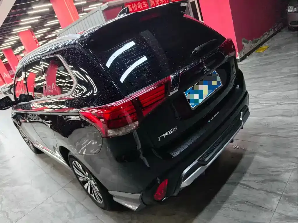 Mitsubishi Outlander — фото 4