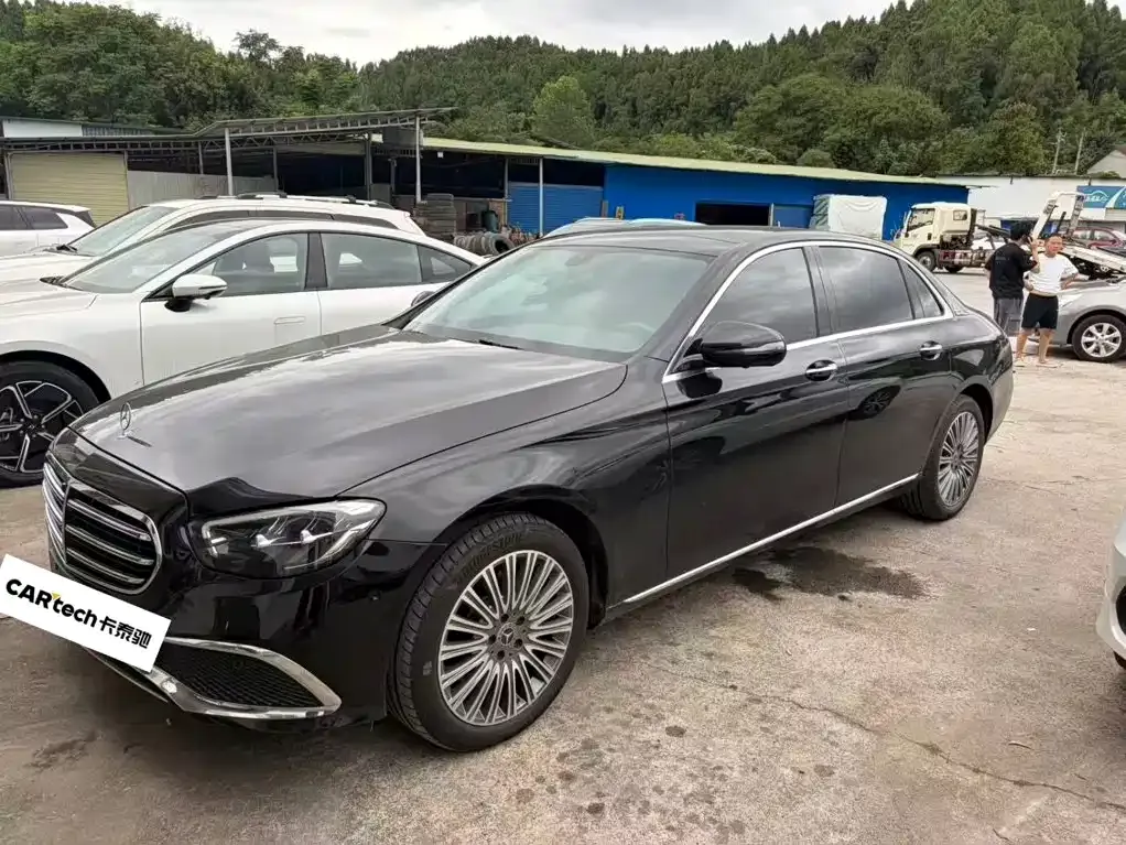Mercedes-Benz E-Class — фото 1