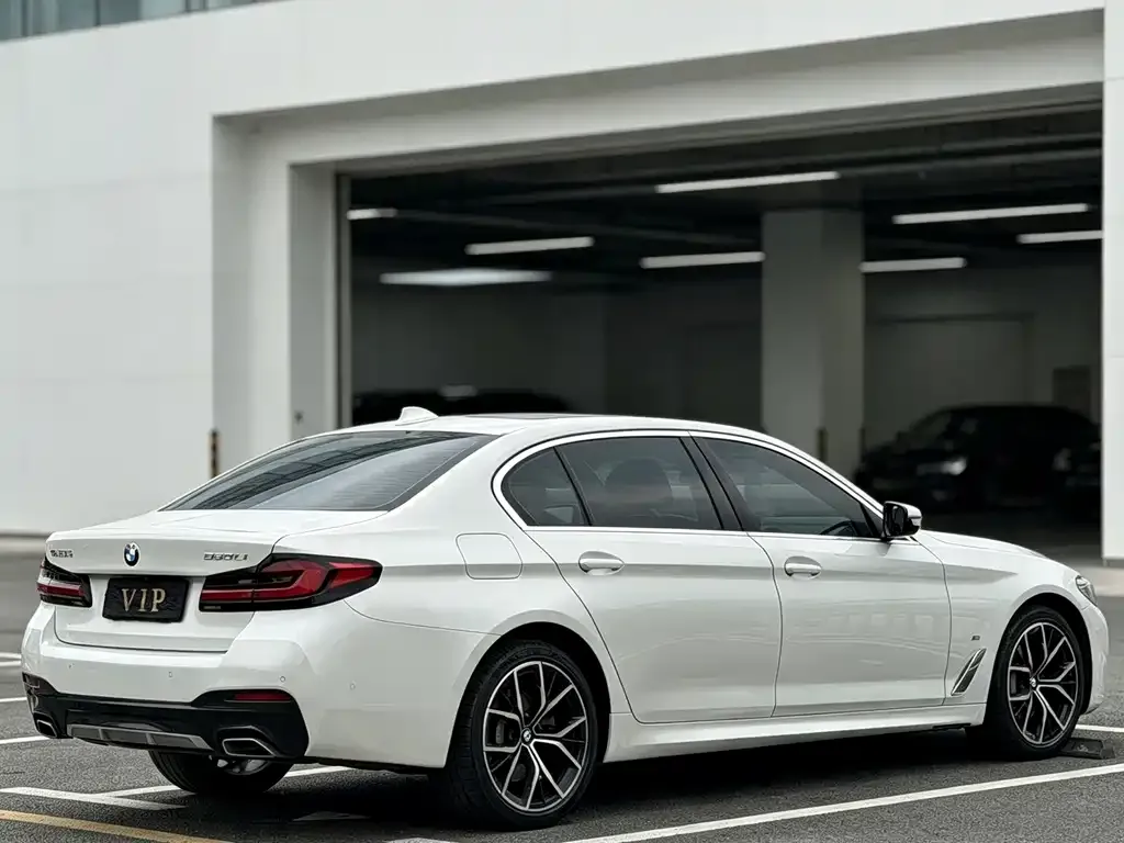 BMW 5 Series — фото 5
