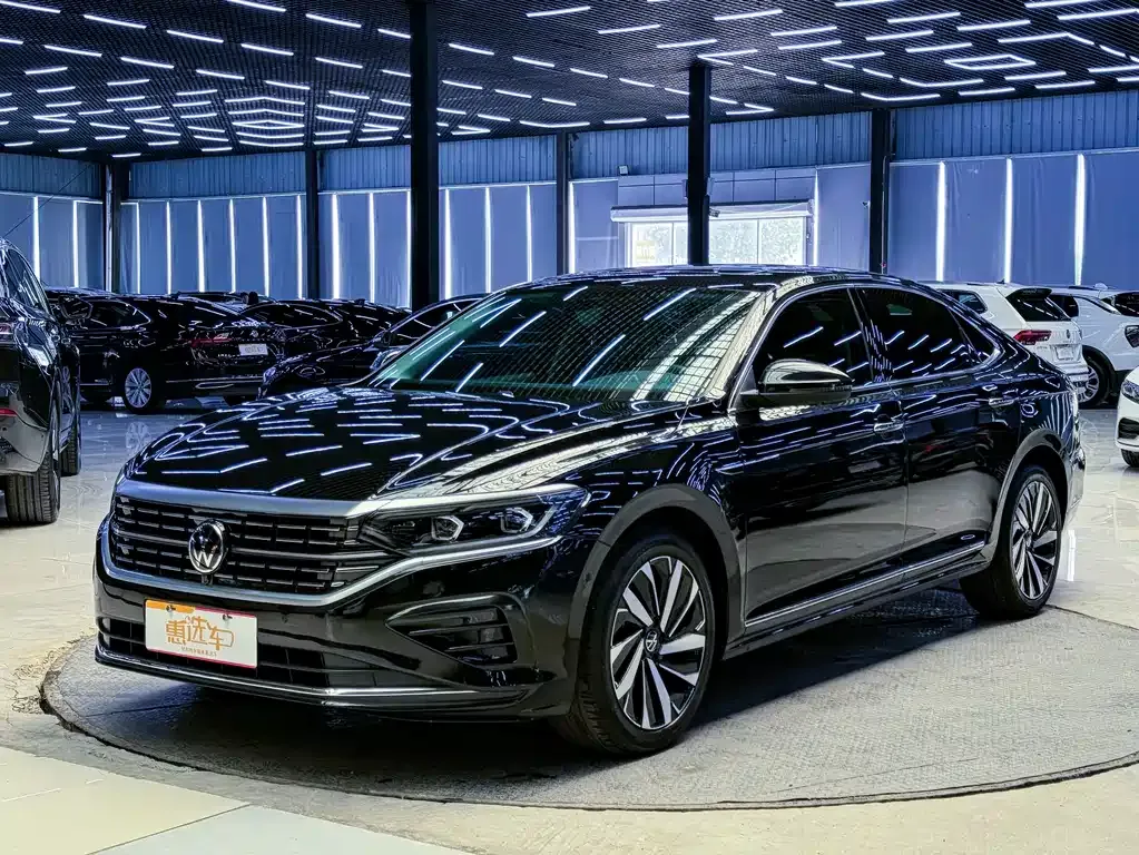 Volkswagen Passat — фото 1