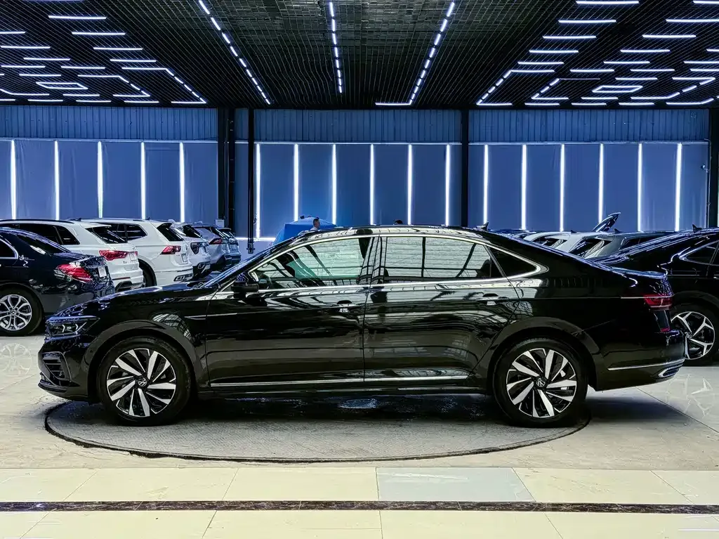 Volkswagen Passat — фото 8