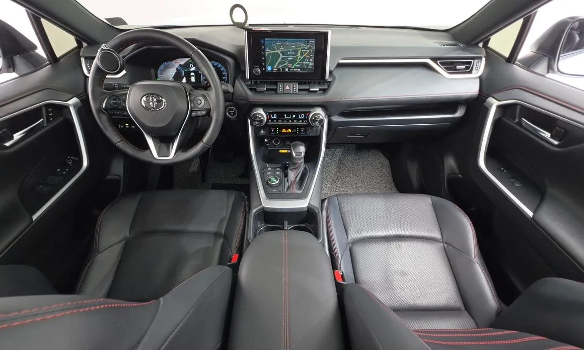 Toyota RAV4 — фото 8
