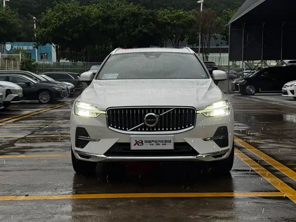 Volvo XC60 — фото 10