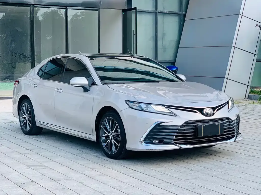 Toyota Camry — фото 3