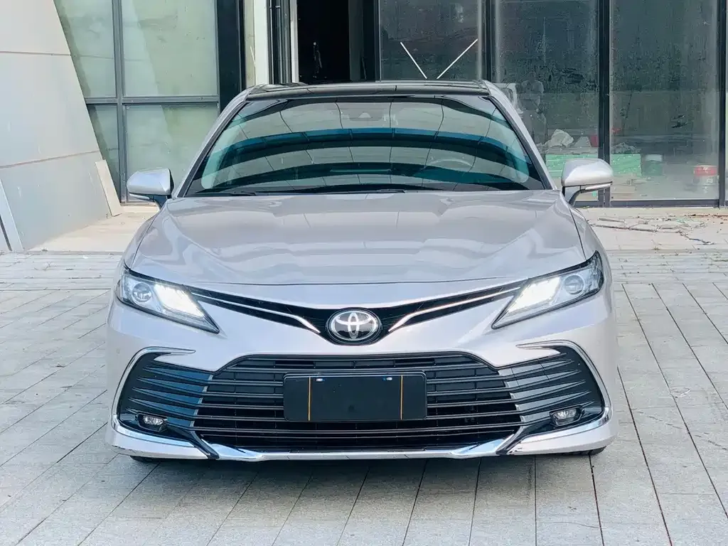 Toyota Camry — фото 7
