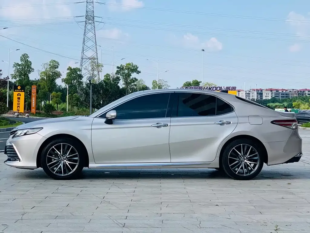 Toyota Camry — фото 10