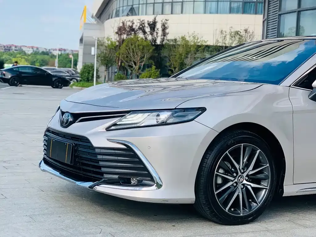 Toyota Camry — фото 4
