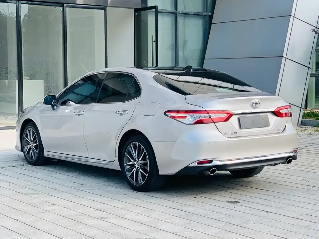 Toyota Camry — фото 8