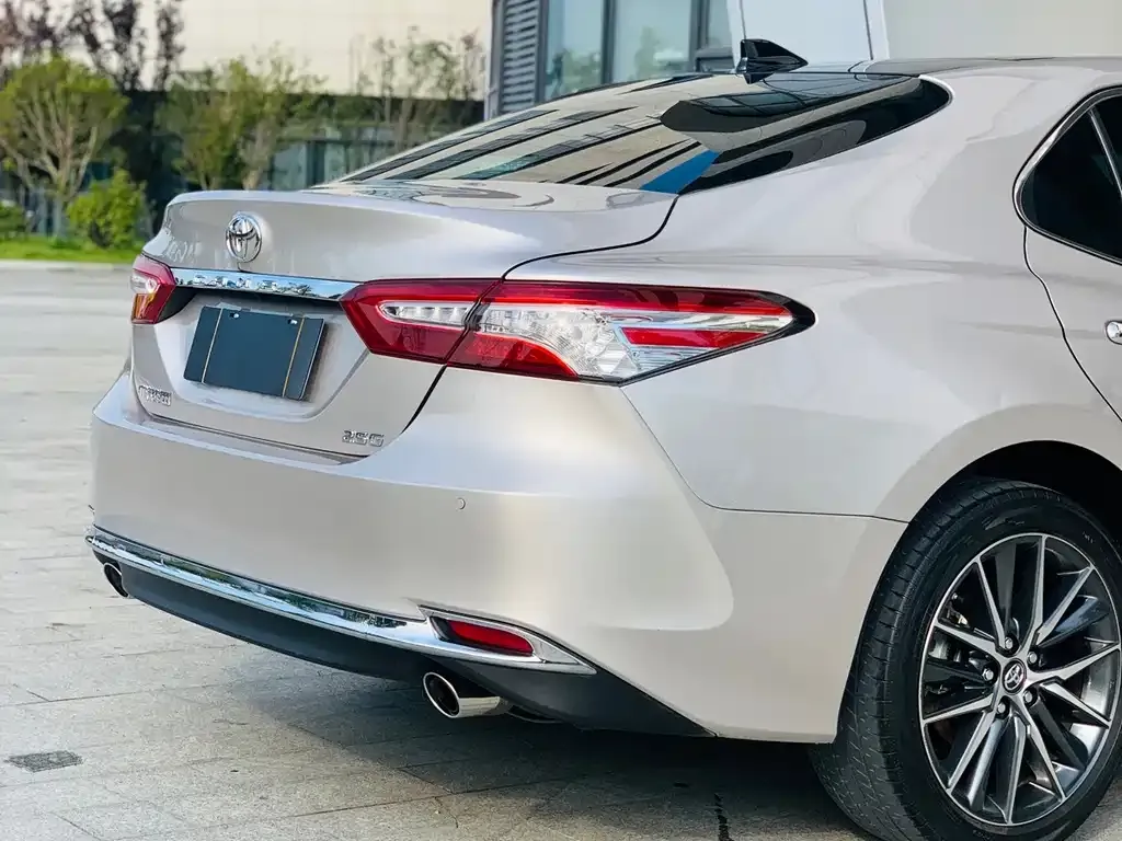 Toyota Camry — фото 6