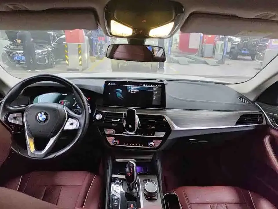 BMW 5 Series New Energy — фото 7