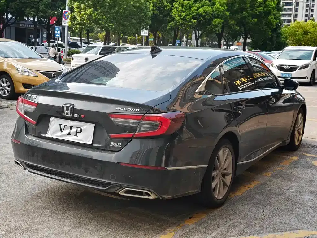 Honda Accord — фото 3