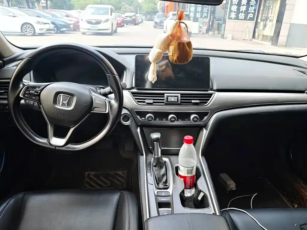 Honda Accord — фото 8