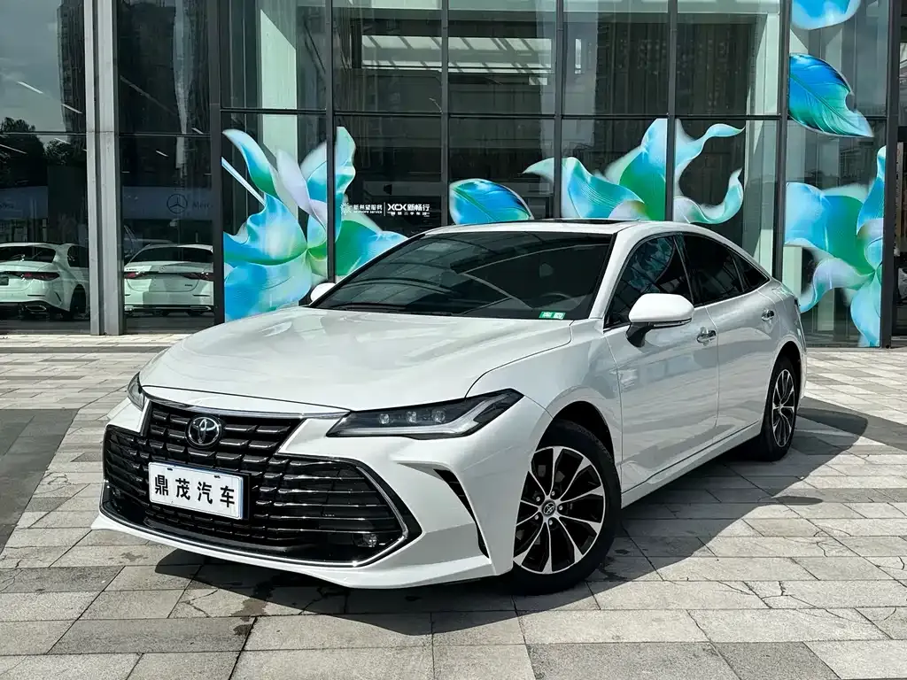 Toyota Avalon — фото 1