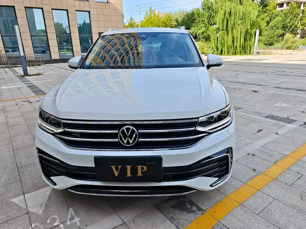 Volkswagen Tiguan L — фото 8