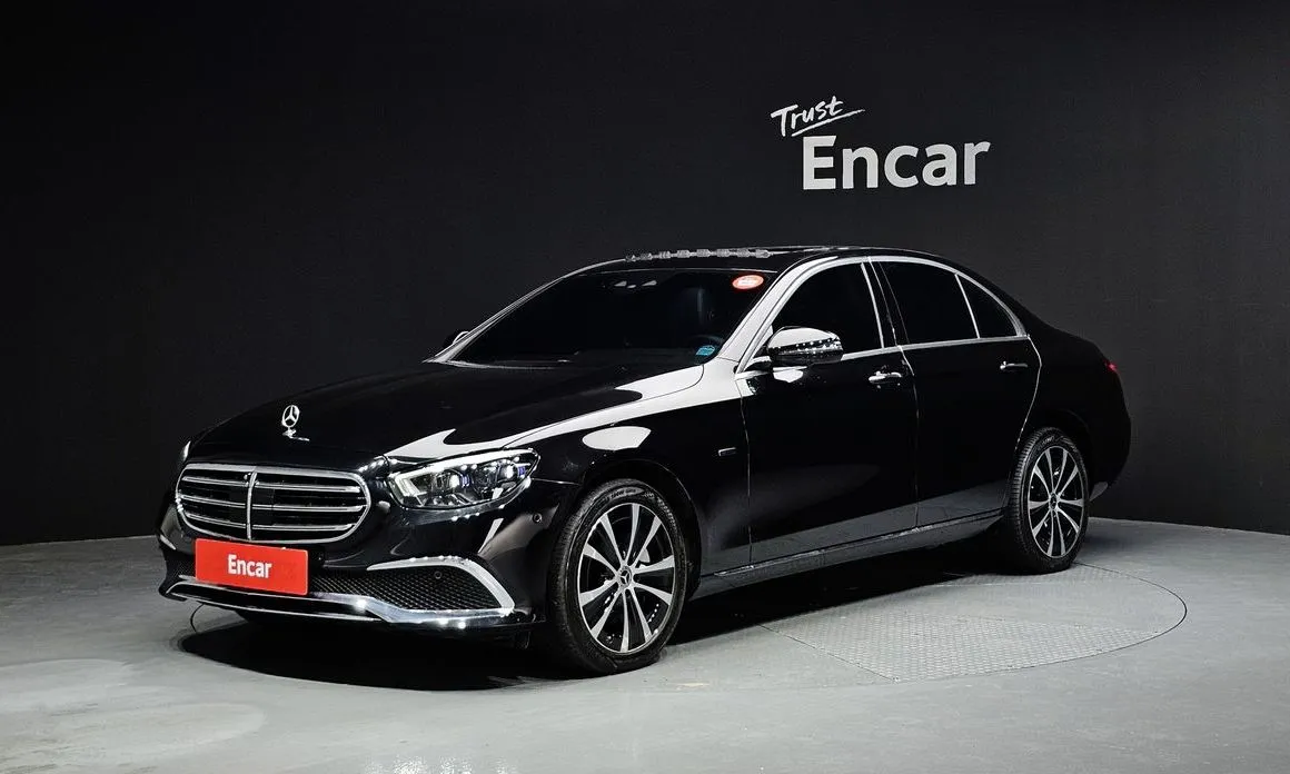 Mercedes-Benz E-Class — фото 1