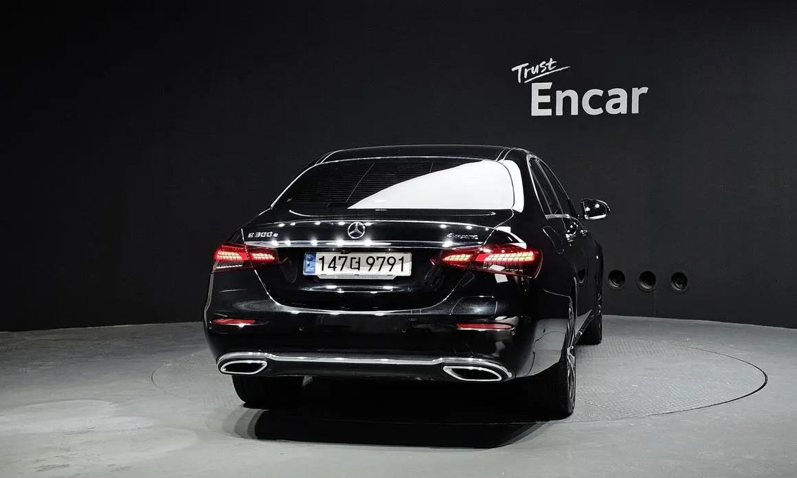 Mercedes-Benz E-Class — фото 2