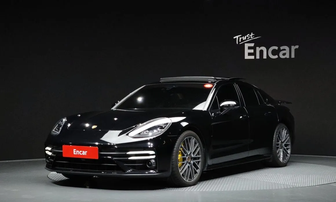 Porsche Panamera — фото 1